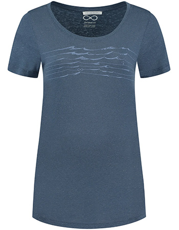 <p>Geniet van een eindeloze zomer met het Blue LOOP Originals Denimcel T-shirt. Het Denimcel T-shirt combineert duurzame materialen met een stijlvol design. Van een stevige wandeling over het strand tot gewoon even ontspannen op het terras, het Denimcel T-shirt biedt de ademende, geurbestendige en sneldrogende prestaties die je nodig hebt. Vegan en 100% natuurlijk. De stof voelt zeer comfortabel op de huid en reguleert je lichaamstemperatuur in warme tot hete omstandigheden.</p>

<p>Ontworpen in Nederland. Geproduceerd in Portugal. De Blue LOOP Originals Denimcel stof combineert gerecycled denim met Tencel. Dit zorgt ervoor dat het T-shirt de ademende, geurbestendige en sneldrogende prestaties biedt die je nodig hebt. Vegan en 100% natuurlijk.</p>